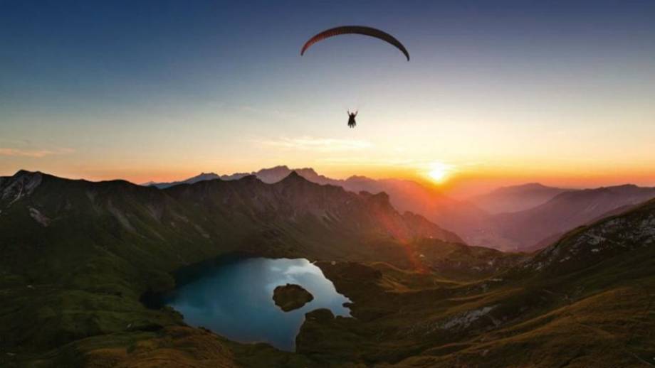 Gleitschirmfliegen am Nebelhorn – ein unvergessliches Abenteuer in den Alpen Symbolfoto