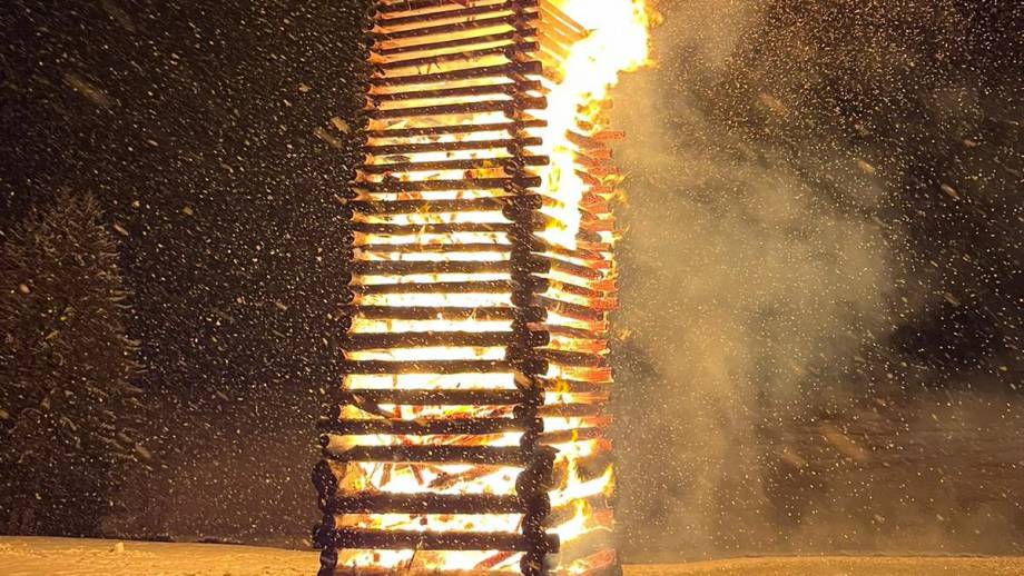 🔥 Das Funkenfeuer im Allgäu: der Sieg des Frühlings über den Winter  Symbolfoto